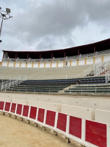 Rénovation peinture façades des Arènes de Béziers - SARL Vezin